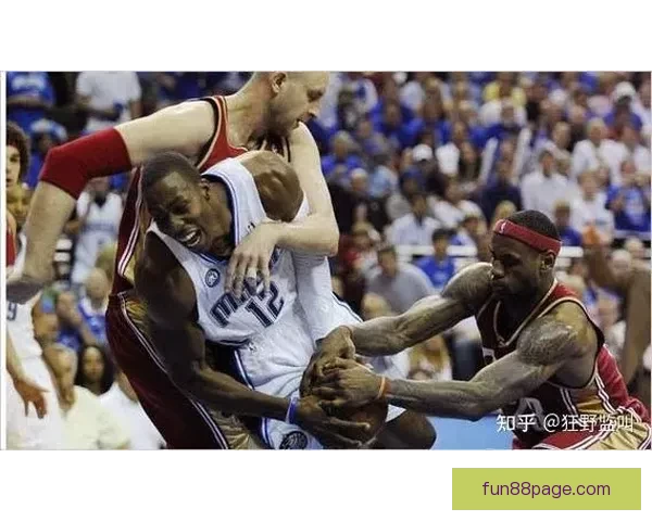 詹姆斯评生涯前三高光时刻：世纪封盖居首 扣翻特里与07年东决上榜